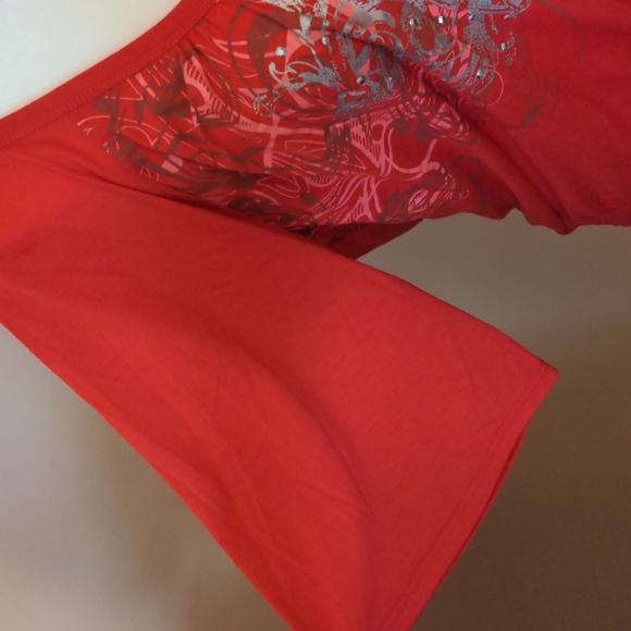 Ruffled Elastic Bottom Top - Picture 2 of 3